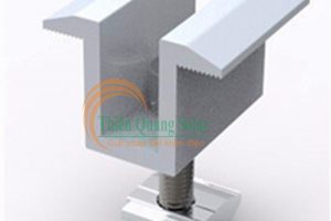 Kẹp giữa tấm pin năng lượng mặt trời